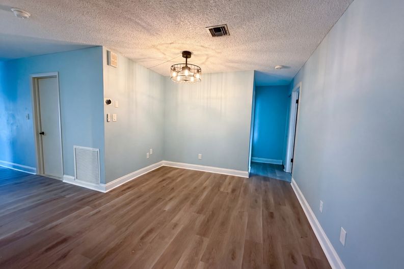 Photo 16 of 21 of 9605 NW 81st St, Tamarac, FL
