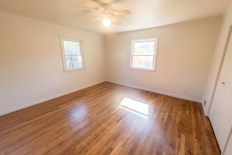Photo 4 of 20 of 2804 N Cowing Park Ln, Muncie, IN