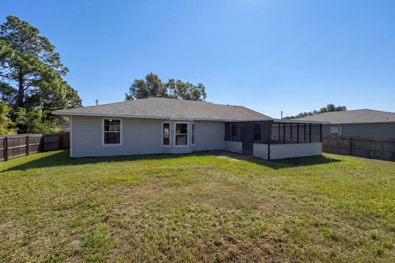 Photo 5 of 28 of 2998 Firwood Ave SE, Palm Bay, FL