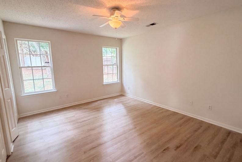 Photo 4 of 16 of 5006 Elizabeth Rd, Charlotte, NC