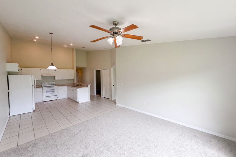 Photo 8 of 27 of 37209 Grassy Hill Ln, Dade City, FL