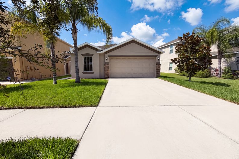 Photo 6 of 28 of 1969 Hawks View Dr, Ruskin, FL