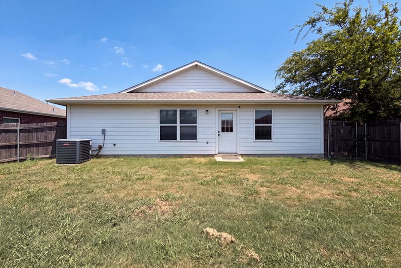 Photo 5 of 16 of 3132 Evangeline Rd, Fort Worth, TX