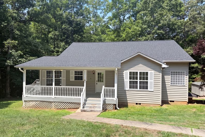 Photo 15 of 17 of 221 Grandview Dr, Statesville, NC