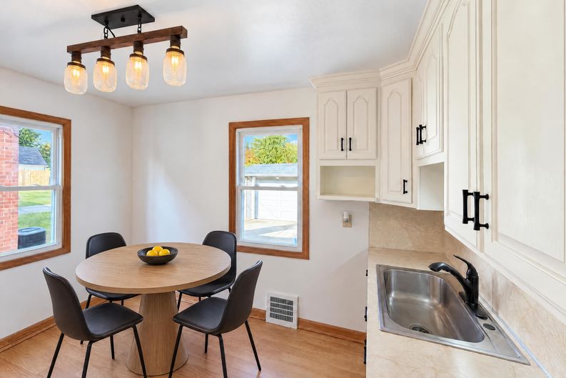 Photo 6 of 21 of 2606 Grovewood Ave, Cleveland, OH