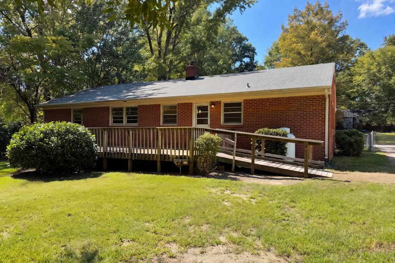 Photo 5 of 15 of 3811 Woodside Rd, Garner, NC