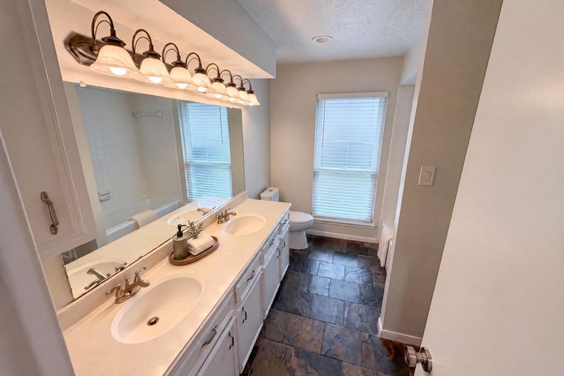 Photo 17 of 26 of 14923 Aspen Hills Dr, Houston, TX