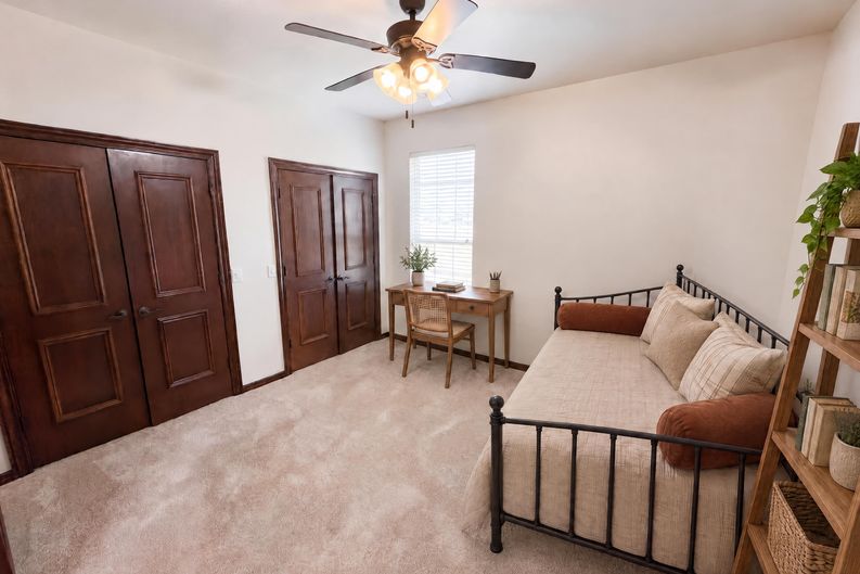 Photo 8 of 25 of 1017 W Camellia Way, Mustang, OK