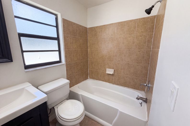 Photo 11 of 17 of 9507 Letterstone Ct, Tampa, FL