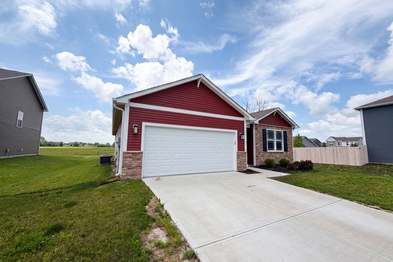 Photo 16 of 19 of 1671 Fairmount Dr, Greenfield, IN