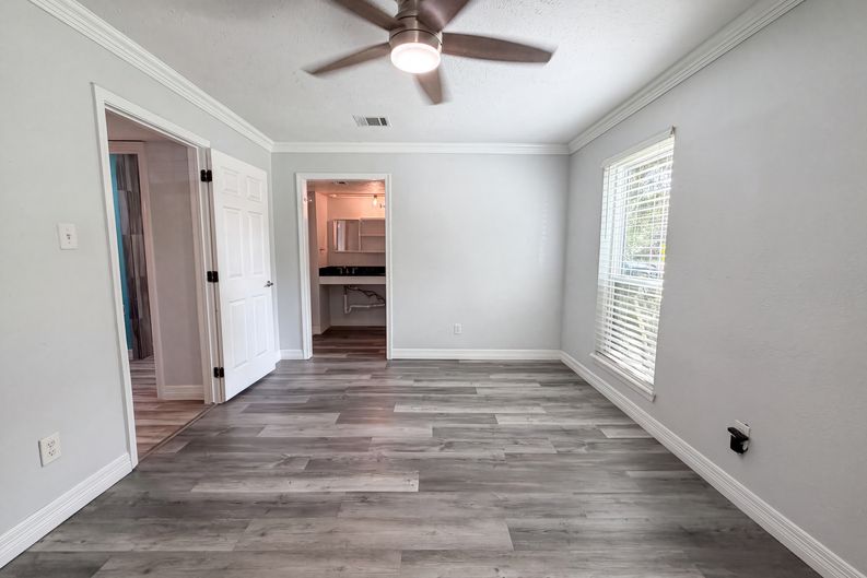 Photo 13 of 21 of 9314 Deanwood St, Houston, TX