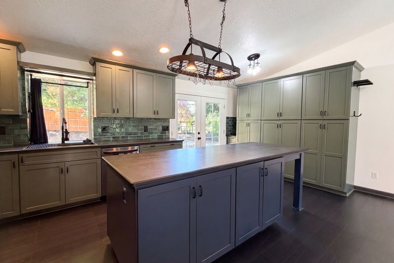 Photo 6 of 17 of 37685 Sandy Heights St, Sandy, OR