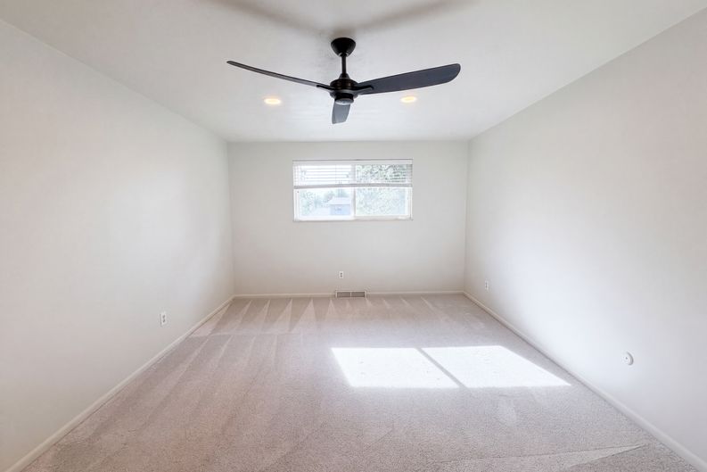 Photo 11 of 43 of 7447 S Ames Ct, Littleton, CO