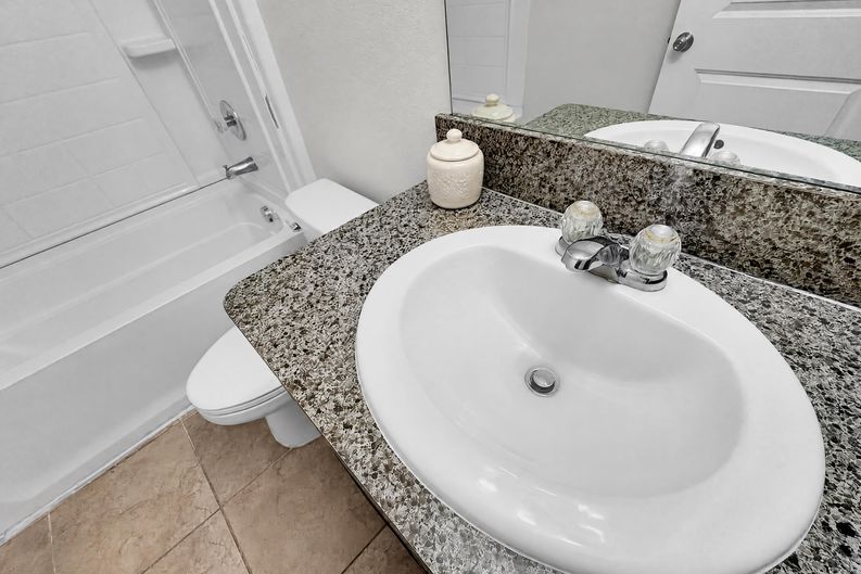Photo 11 of 23 of 10113 Rosemary Leaf Ln, Riverview, FL