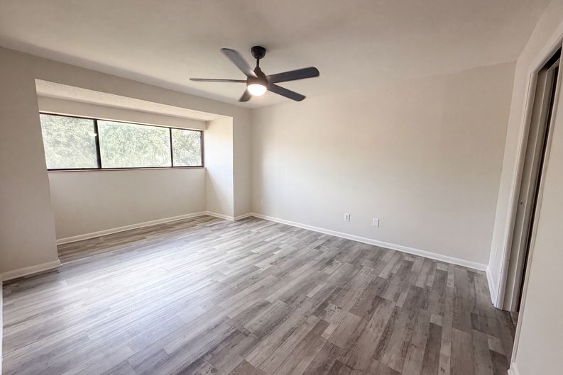 Photo 4 of 16 of 4747 Puritan Cir, Tampa, FL