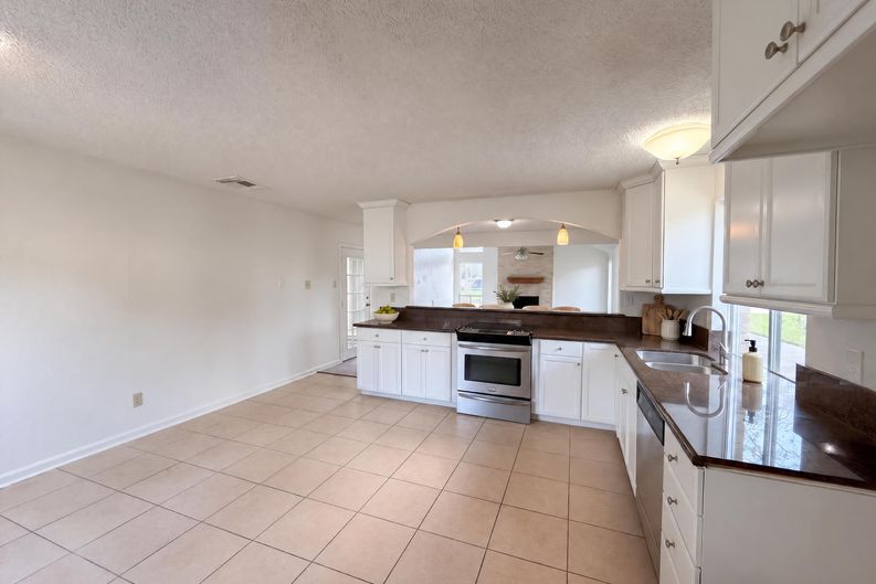 Photo 6 of 17 of 15803 Dunmoor Dr, Houston, TX