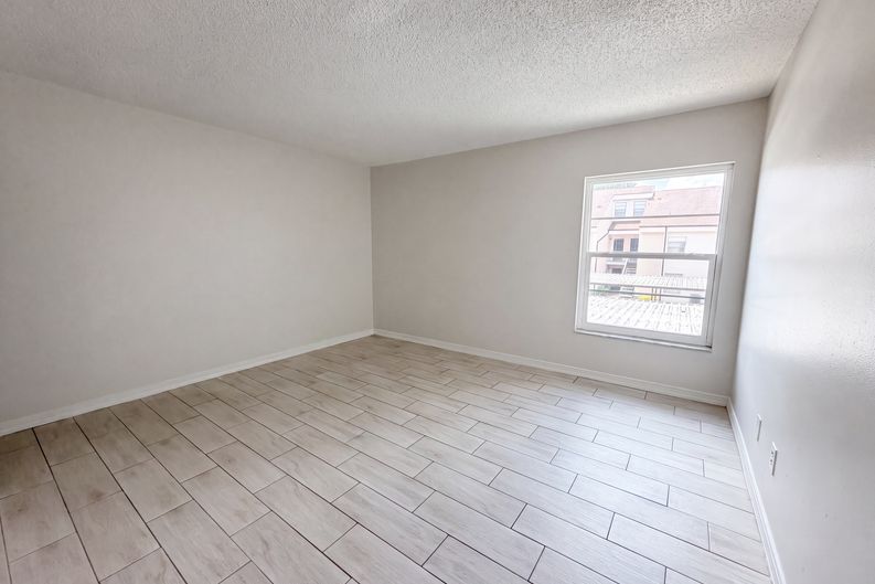 Photo 10 of 16 of 4747 Puritan Cir, Tampa, FL