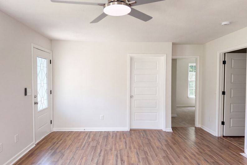 Photo 10 of 33 of 4982 Follansbee Rd, Winston Salem, NC