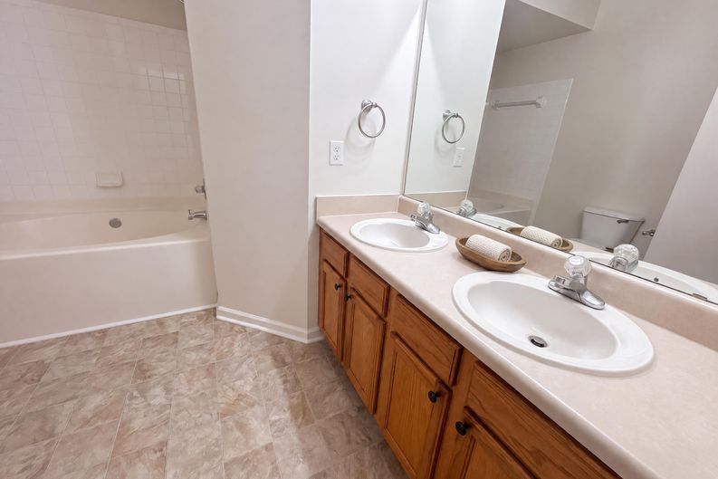 Photo 18 of 27 of 409 Timber Gate Dr, Lawrenceville, GA