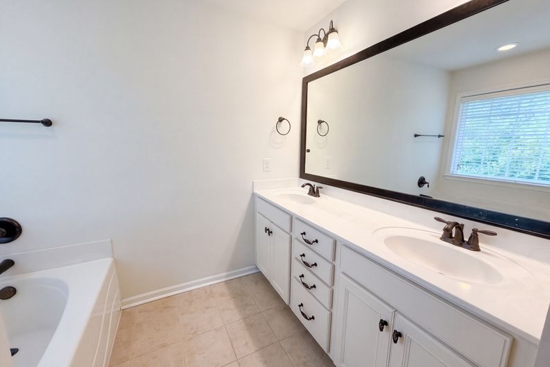 Photo 10 of 22 of 317 Whispering Breeze Ln, Summerville, SC