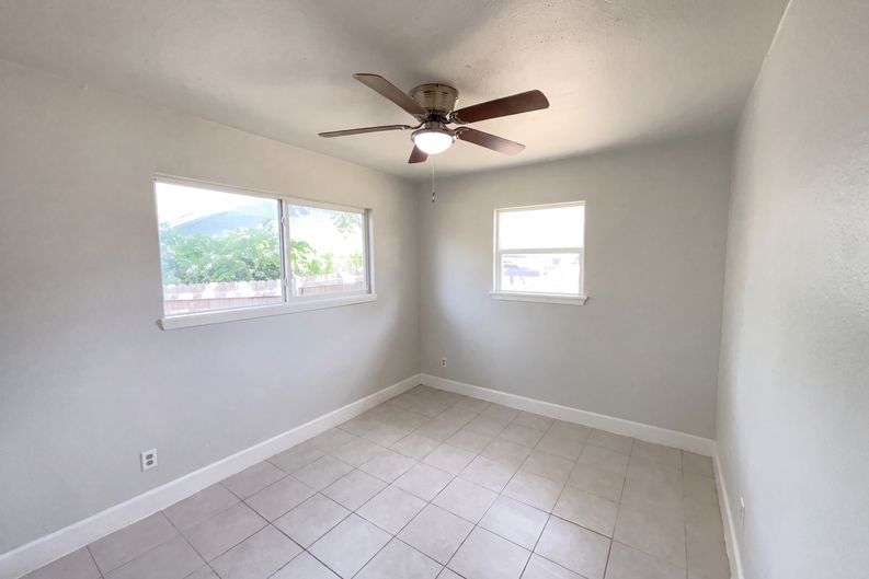 Photo 9 of 18 of 7303 Havenbrook Dr, San Antonio, TX