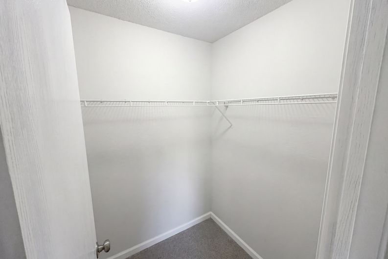 Photo 14 of 20 of 6654 Hazelhatch Dr, Indianapolis, IN