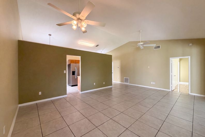 Photo 7 of 25 of 5414 Astor St, Leesburg, FL