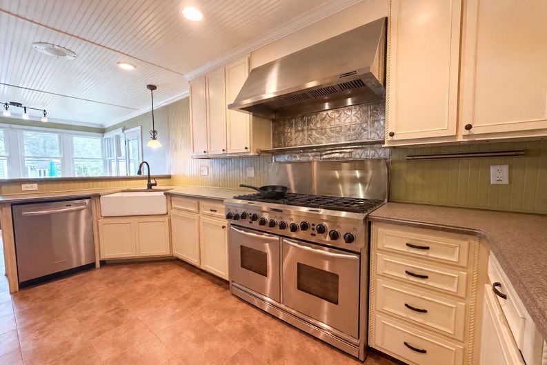 Photo 6 of 31 of 3795 Churchill Dr, Marietta, GA