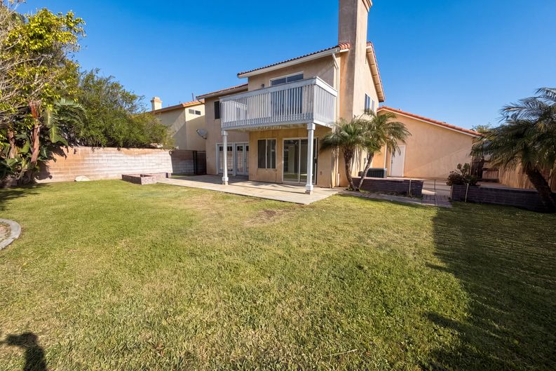 Photo 6 of 23 of 2565 W Fairview Dr, Rialto, CA