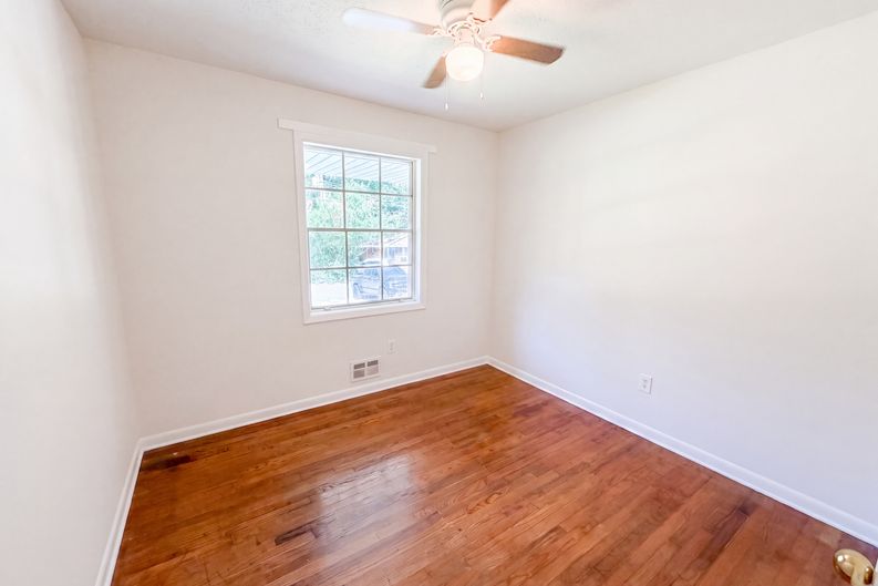 Photo 8 of 19 of 1375 NW South Hicks Cir, Conyers, GA
