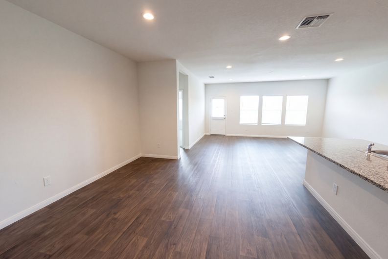 Photo 8 of 22 of 817 Margay Loop, Seguin, TX