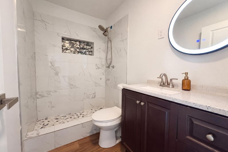 Photo 10 of 14 of 606 E Langley Blvd, Universal City, TX