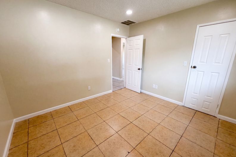 Photo 9 of 26 of 392 Cypress Ave, Colton, CA