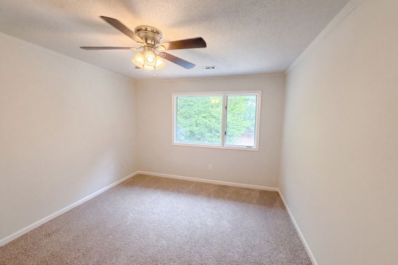 Photo 8 of 16 of 4305 Kaplan Dr, Raleigh, NC
