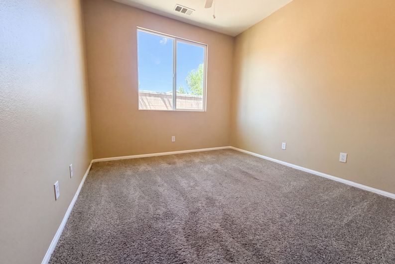 Photo 16 of 24 of 3136 Hibiscus Pt, Hemet, CA