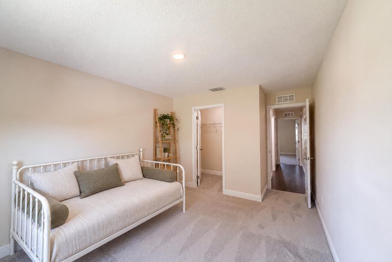 Photo 14 of 23 of 33137 Irongate Dr, Leesburg, FL
