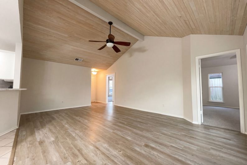 Photo 6 of 16 of 2175 Timberleaf Cir, Ingleside, TX