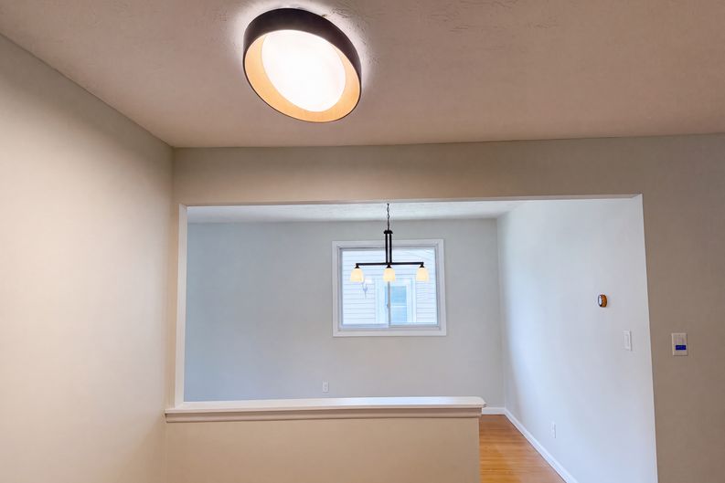 Photo 8 of 22 of 11500 Stormes Dr, Cleveland, OH
