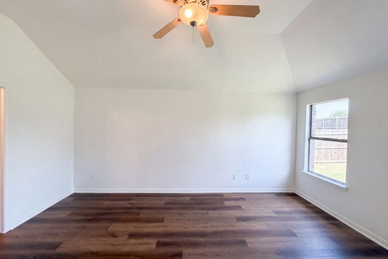 Photo 12 of 17 of 143 Pintail Ln, Sanger, TX