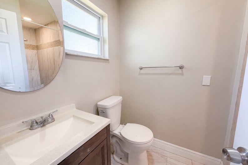 Photo 11 of 16 of 121 Inwood Cir, Brandon, FL