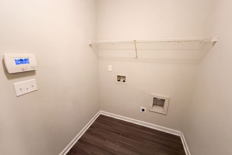 Photo 15 of 23 of 4473 Ravenwood Dr, Union City, GA