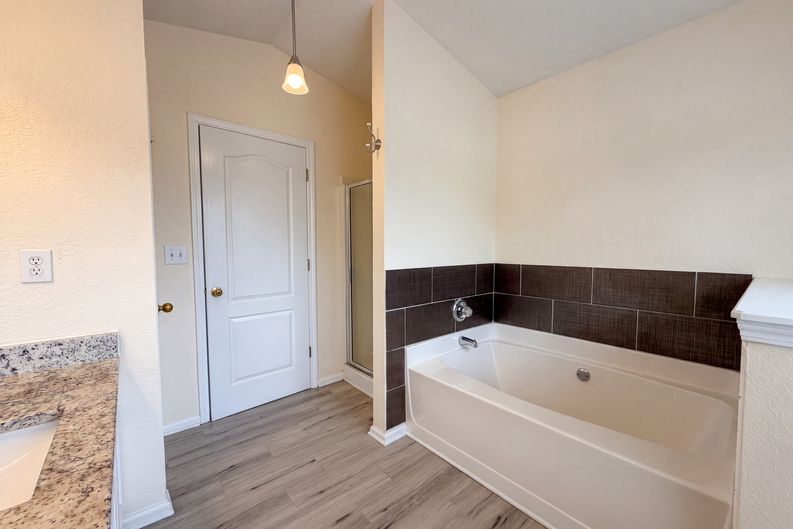 Photo 6 of 18 of 5080 Windsor Forrest Ln, Atlanta, GA