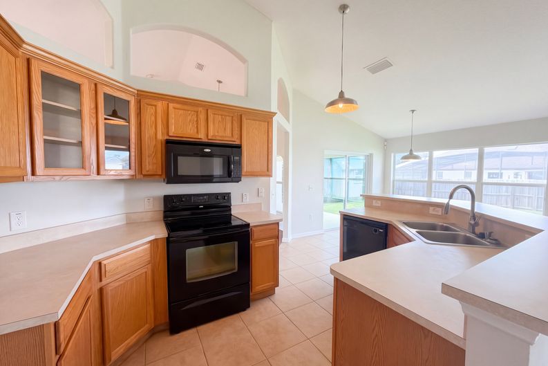 Photo 3 of 25 of 2062 Dalton Ave, Deltona, FL