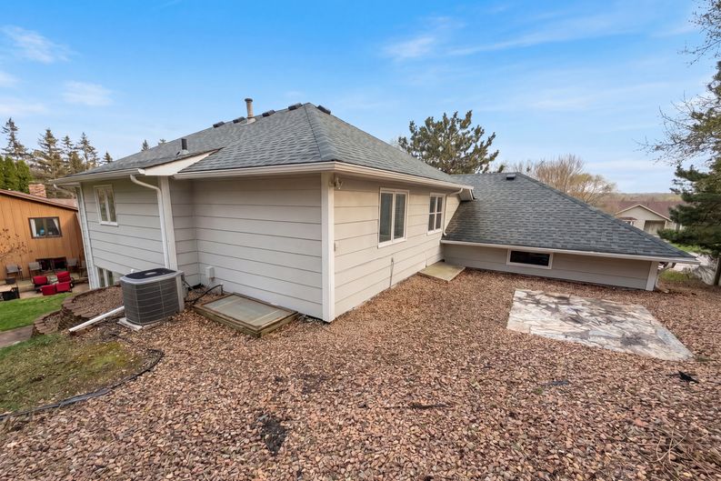 Photo 18 of 20 of 6475 Grand View Dr, Eden Prairie, MN