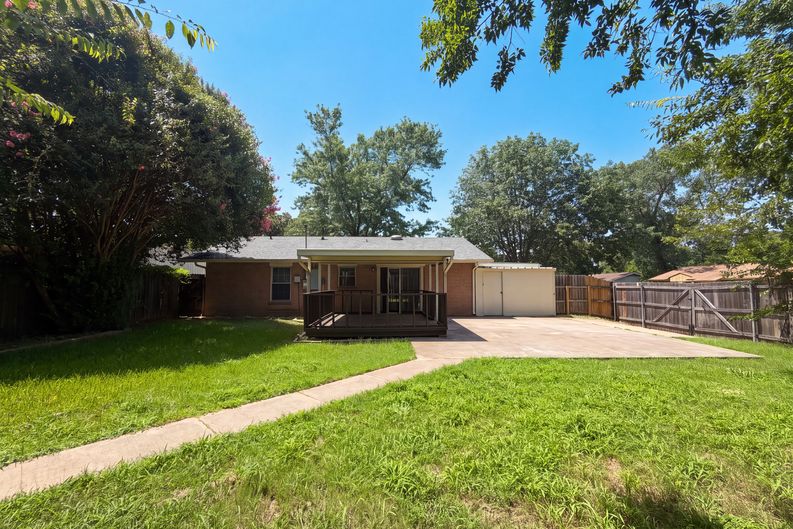 Photo 5 of 21 of 2549 Steven Dr, Denison, TX