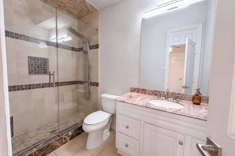 Photo 18 of 28 of 2405 Castle Rock Rd, Arlington, TX