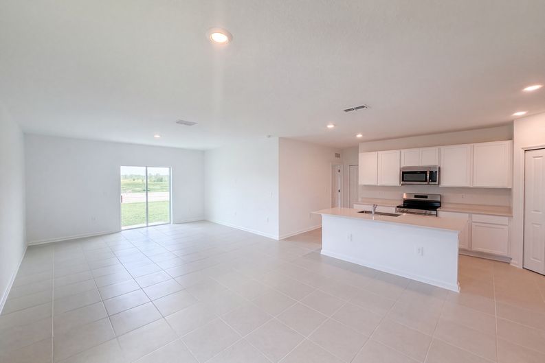 Photo 5 of 21 of 4373 River Beacon Blvd, Davenport, FL