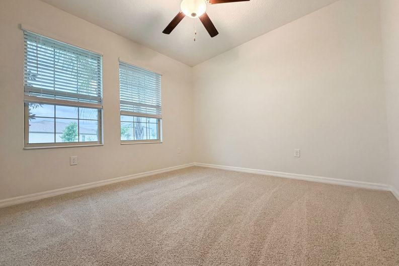 Photo 12 of 42 of 11849 Blackeyed Susan Dr, Riverview, FL