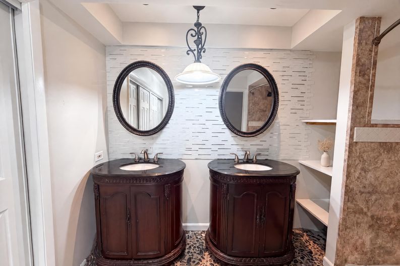 Photo 9 of 16 of 4747 Puritan Cir, Tampa, FL