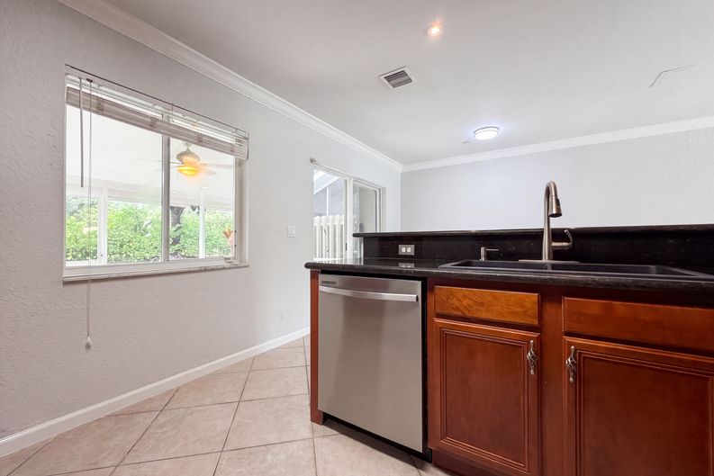 Photo 8 of 24 of 1480 SW 47th Ave, Deerfield Beach, FL